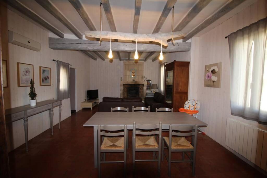 Gite Les Doucesheures- 110M²--3 Chambres-6 Pers Betz-le-Chateau Exterior foto